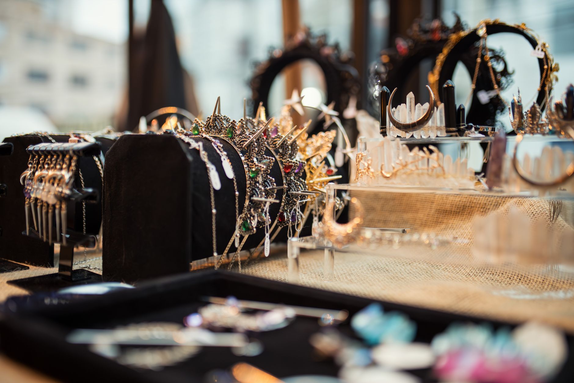 Bijoux fantaisie en gros : surfer sur les tendances