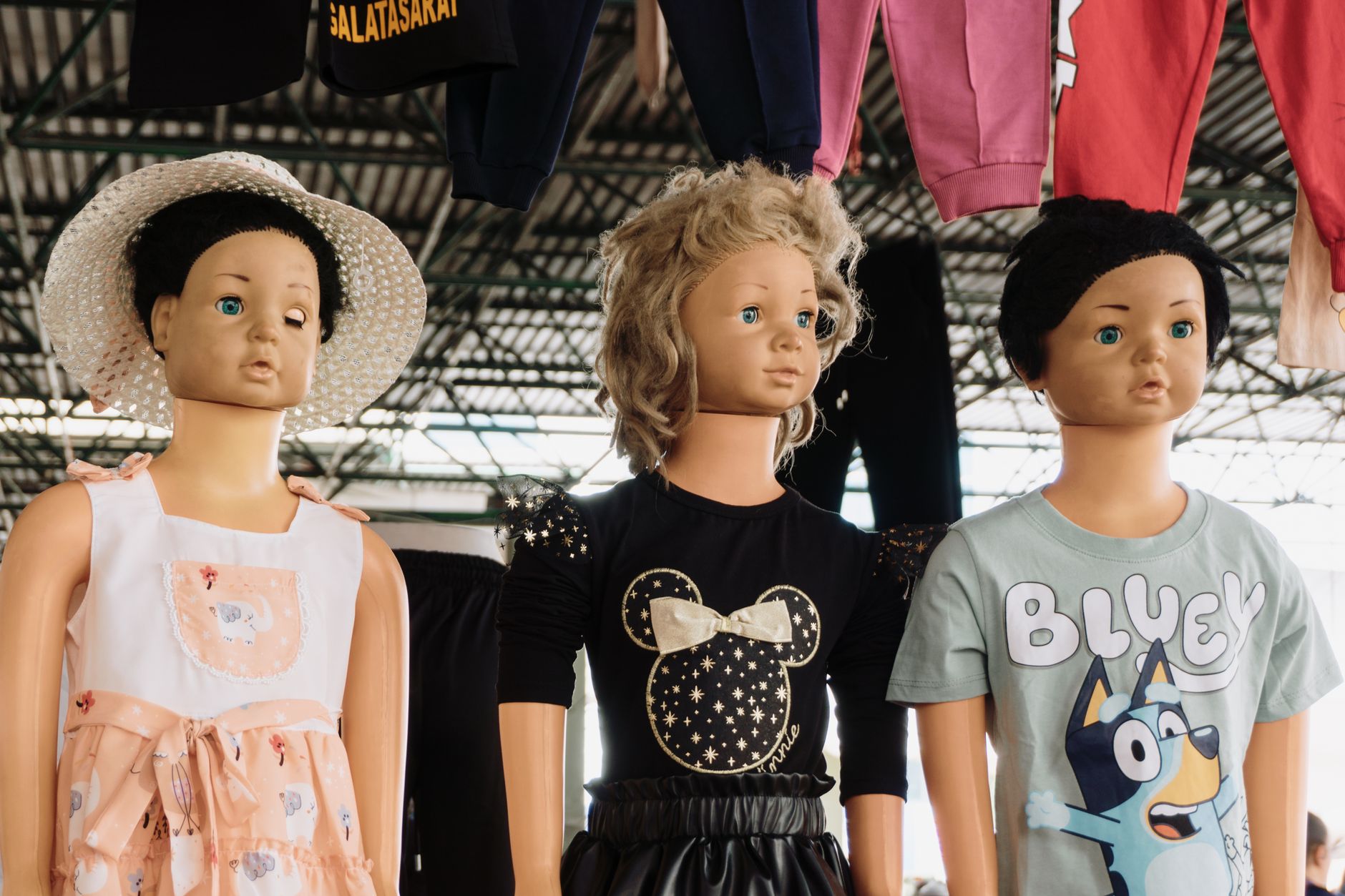 Vêtements pour enfants en gros : sécurité et rotation